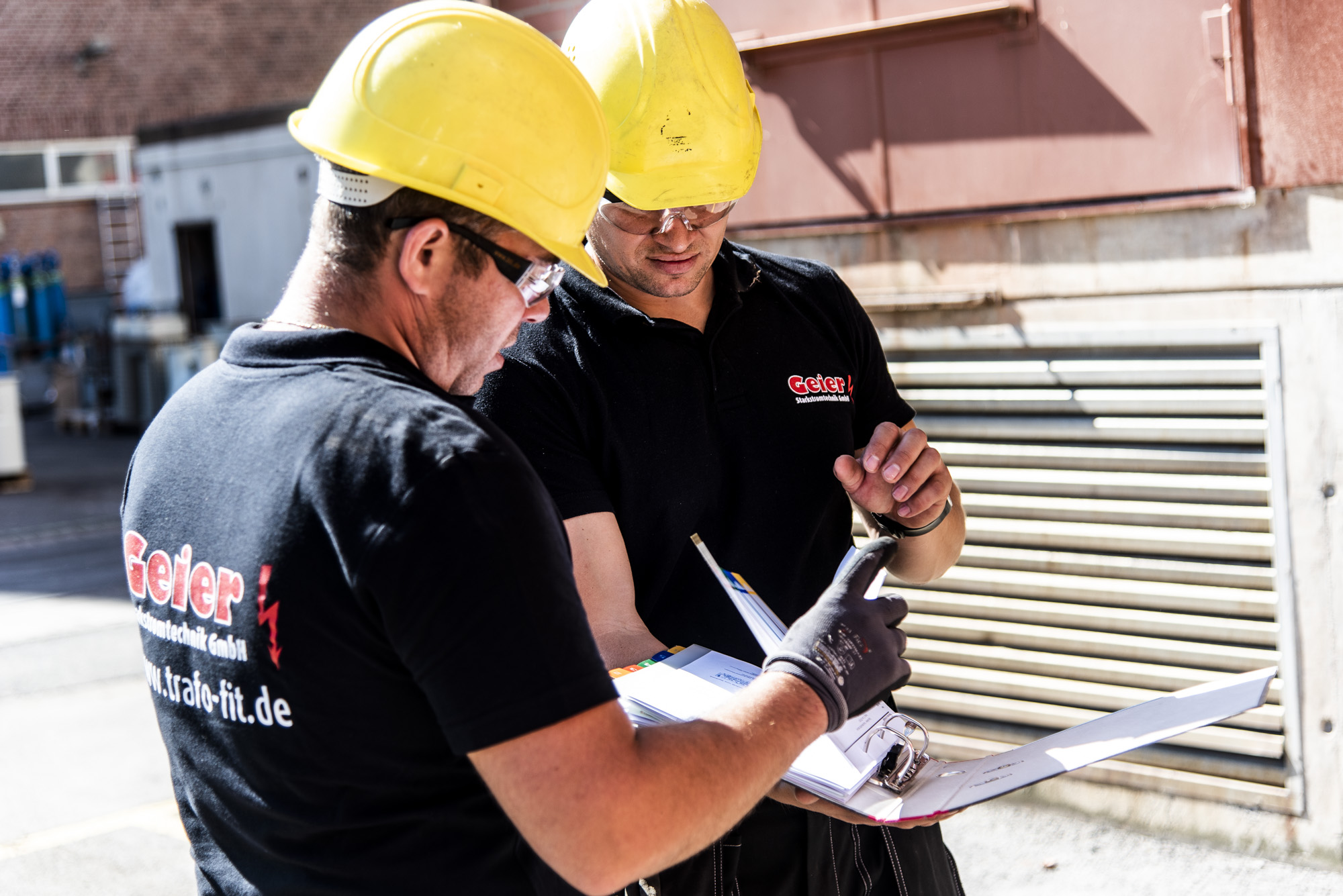 Niederspannung 21 Team Geier vor Ort