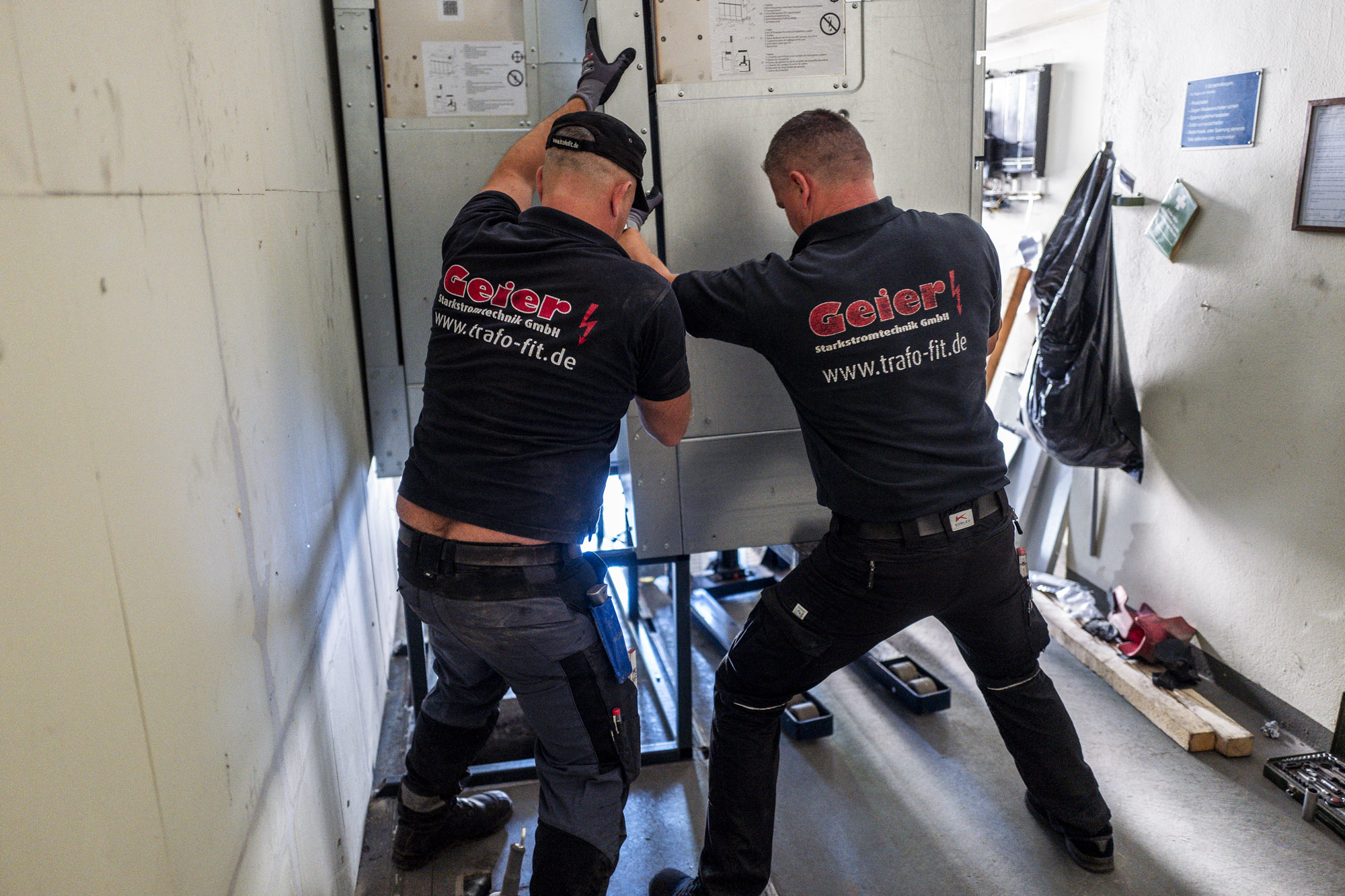 Niederspannung 14 Montage einer neuen Niederspannungshauptverteilung