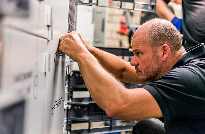 Wartung, Revision & Service 8 Wartung Revision Service Niederspannungsleistungsschalter