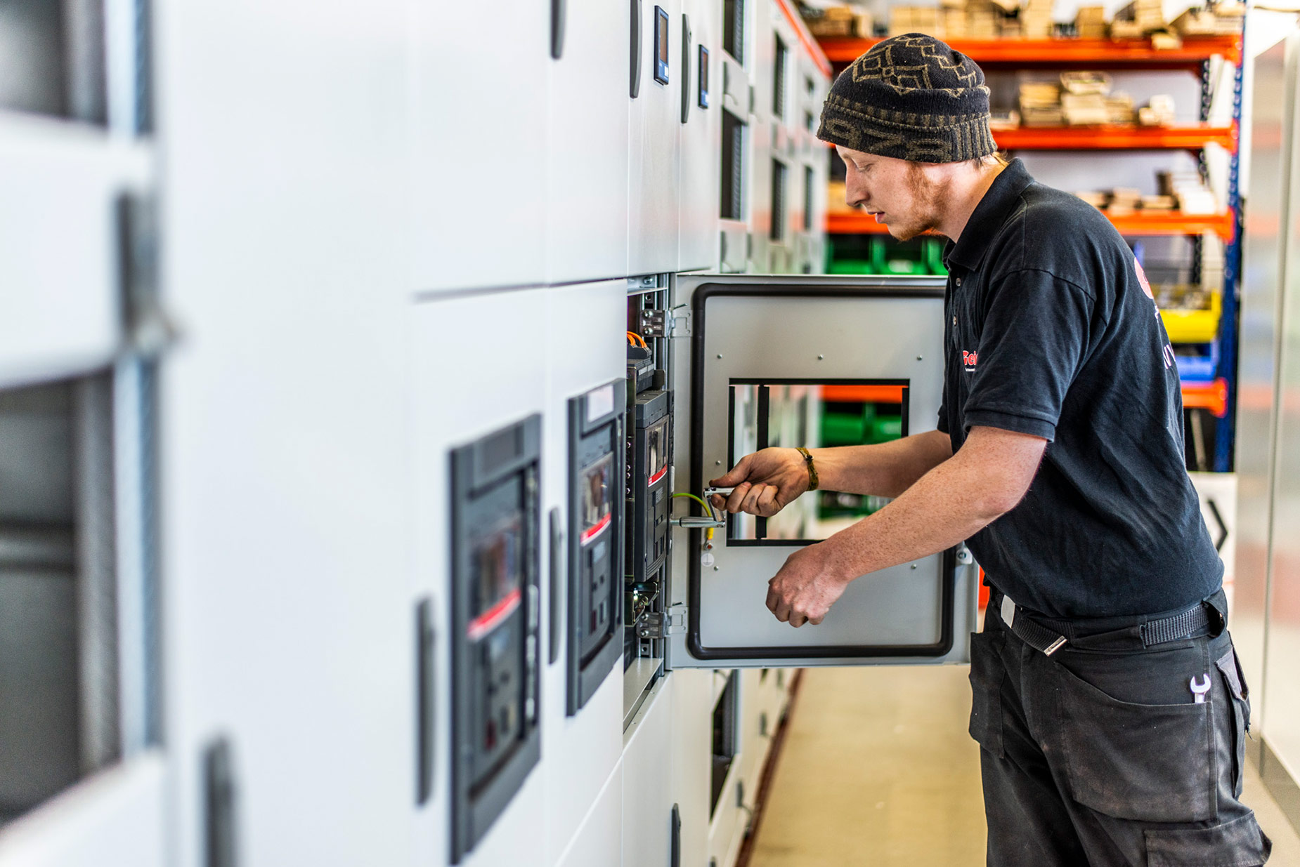 Schaltschrankbau 12 Schaltschrankbau - Schaltanlagen für Starkstromanlagen