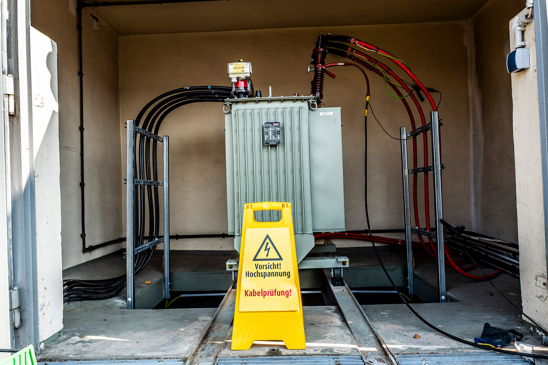 Über Uns 2 Kabelprüfung