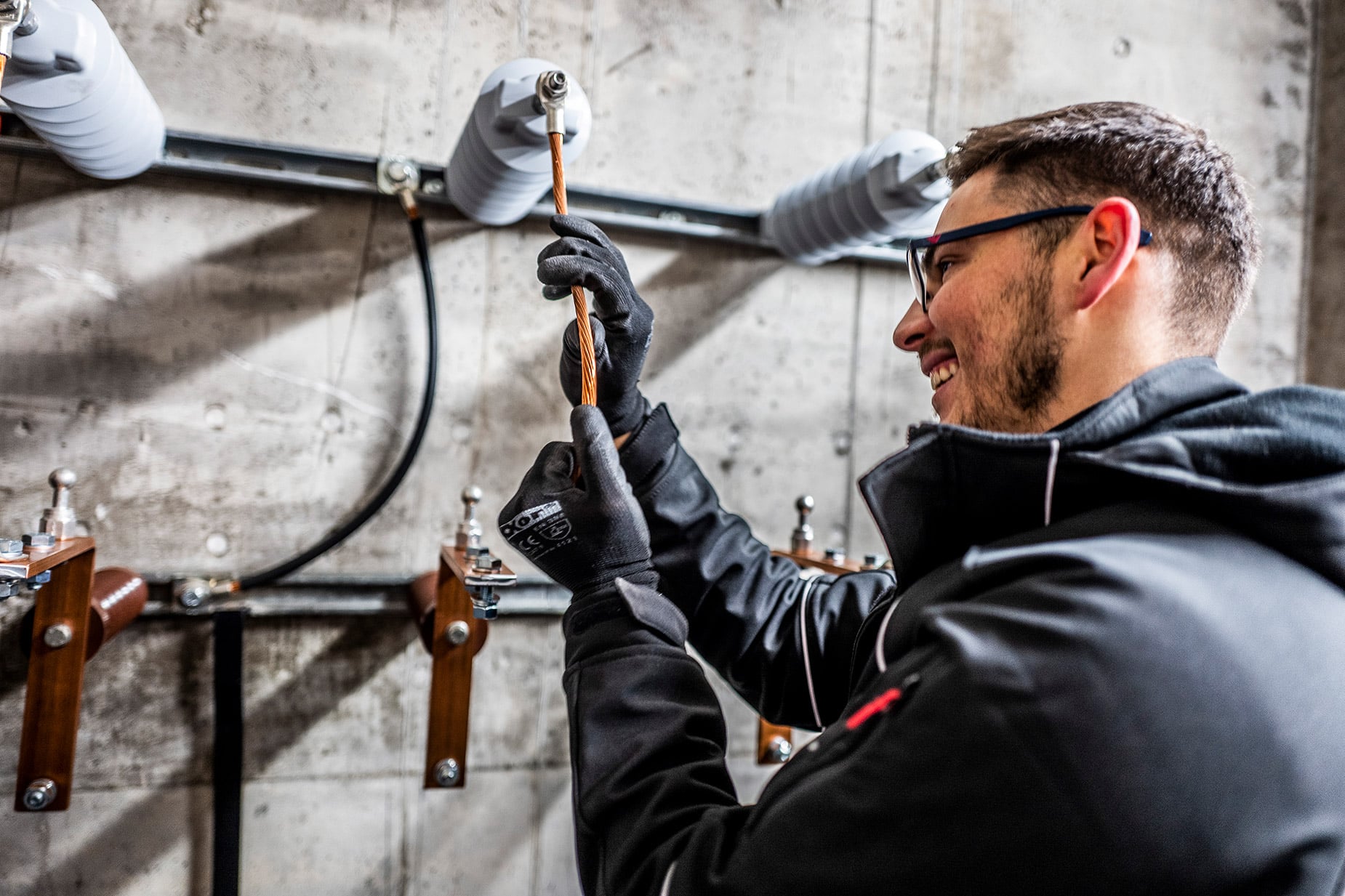 Über Uns 29 Montage Trafo