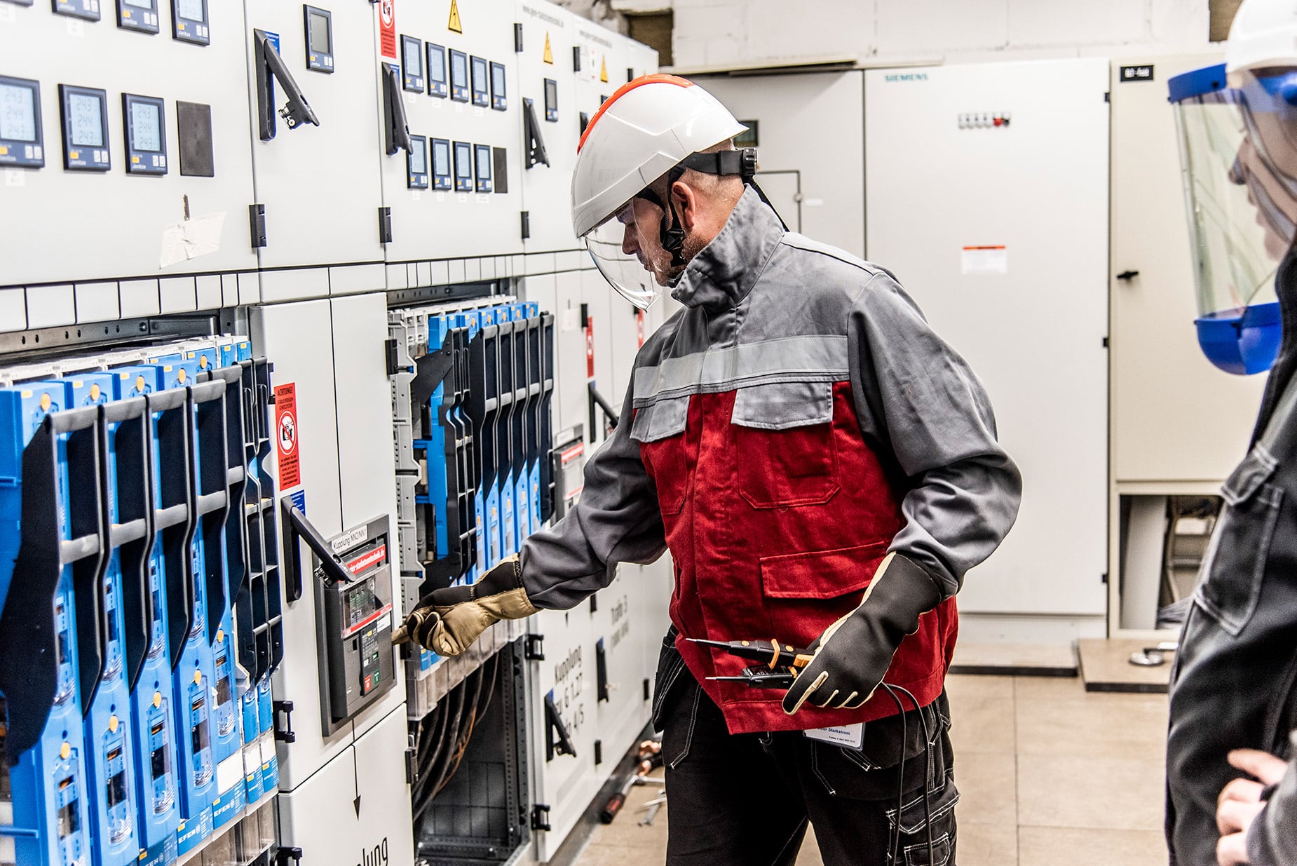 Über Uns 20 Schaltung einer Niederspannunghauptverteilung