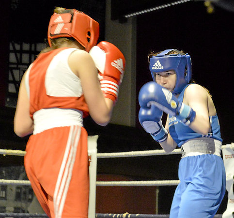 Neue Trikots für die SG Sinn/Hörbach – Geier Starkstromtechnik unterstützt den regionalen Fußball 3 Nina Geier Boxen