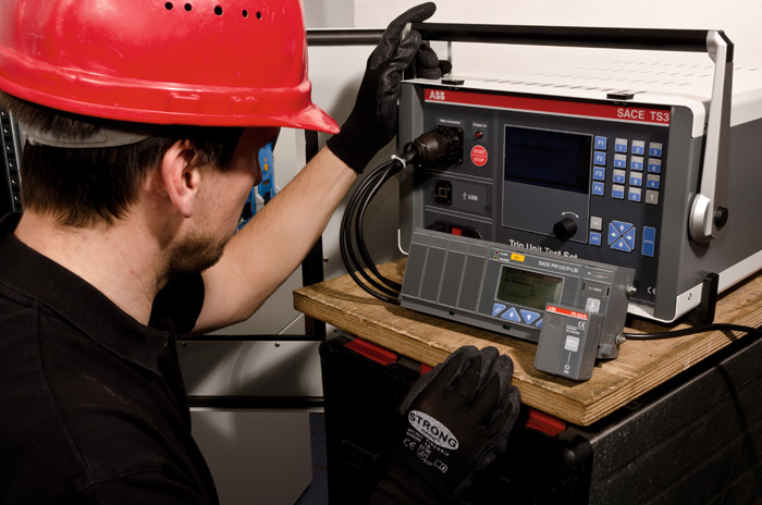 Wartung, Revision & Service 6 Wartung Revision Service Niederspannungsleistungsschalter